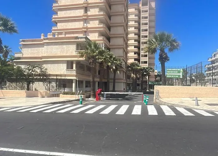 Cozy With Balcony, Pool And Wifi In Playa De Americas