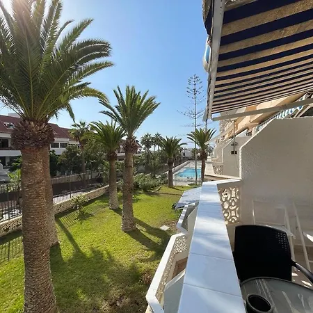 Cozy With Balcony, Pool And Wifi In Playa De Americas Appartamento