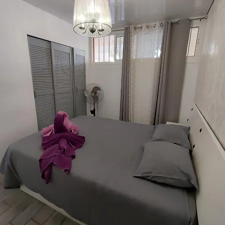 Cozy With Balcony, Pool And Wifi In Playa De Americas Appartamento