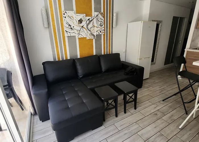 Lägenhet Cozy With Balcony, Pool And Wifi In Playa De Americas