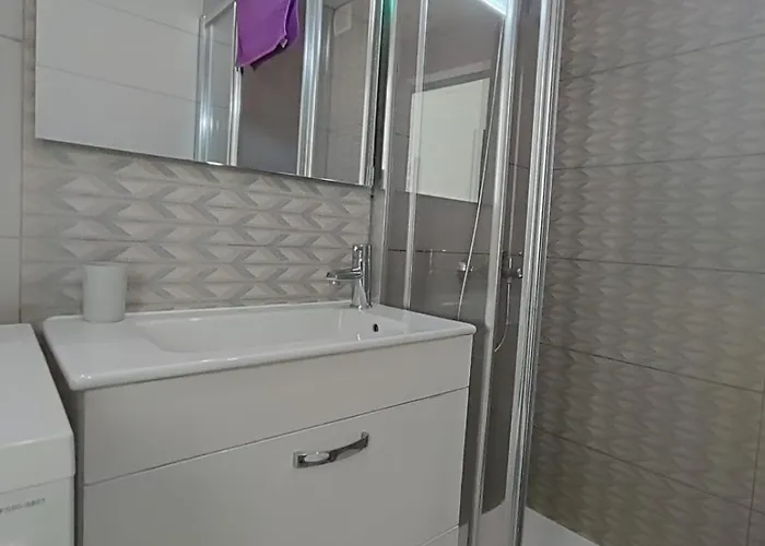 Lägenhet Cozy With Balcony, Pool And Wifi In Playa De Americas *