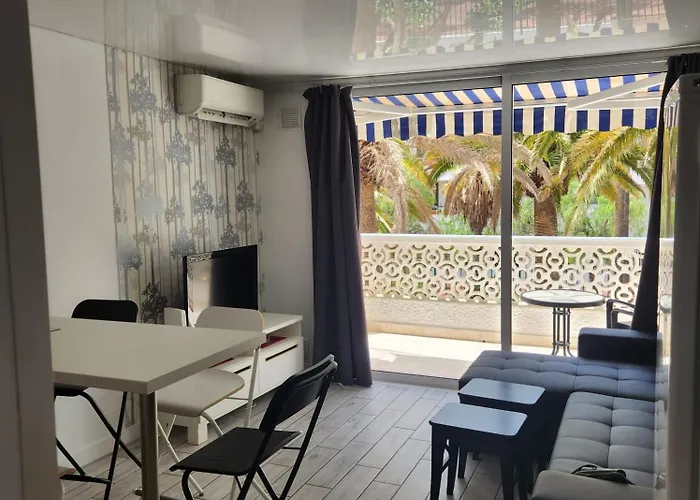 Cozy With Balcony, Pool And Wifi In Playa De Americas *